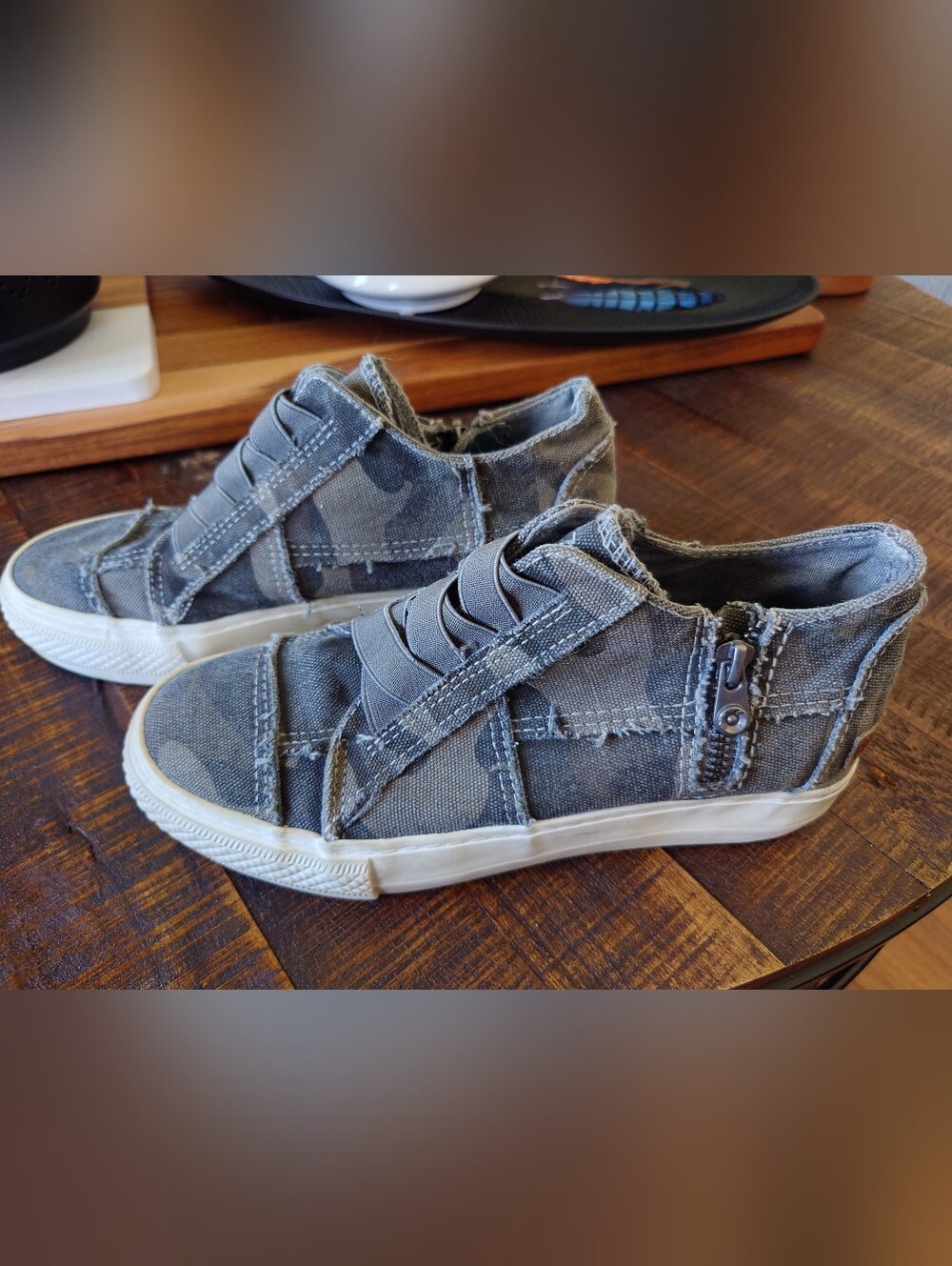 Women's Blowfish Malibu Shoes With Zippers Size 7